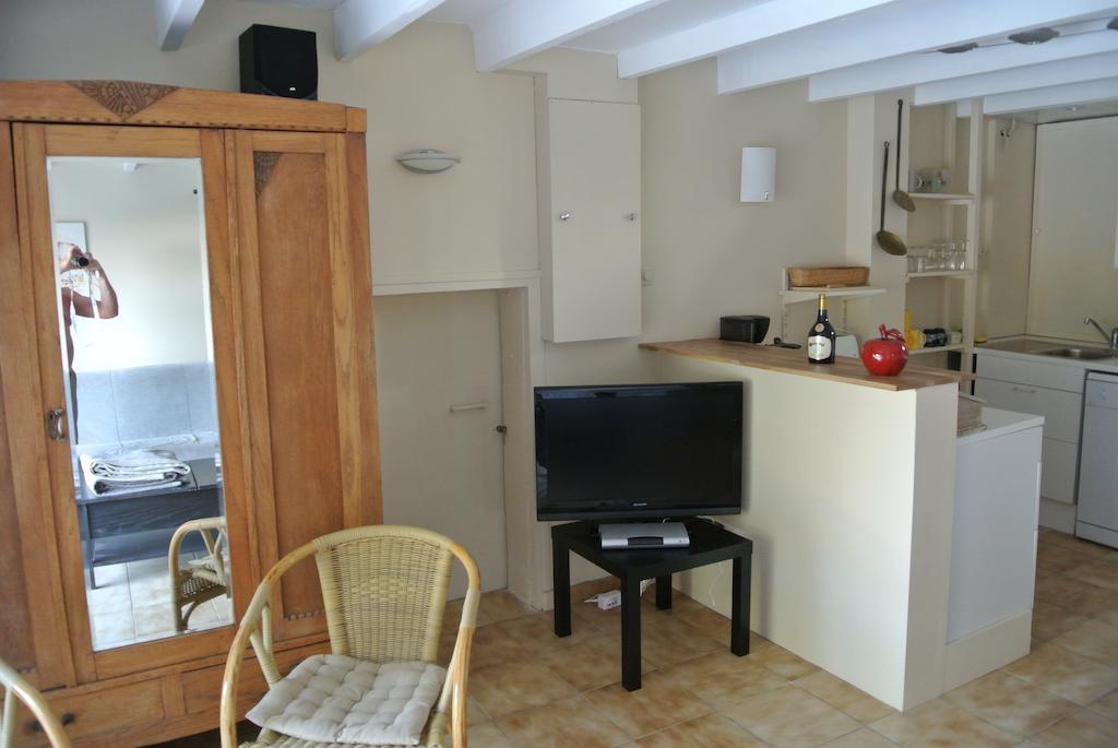En Avignon 30133 Les Angles Apartment Les Angles  Room photo