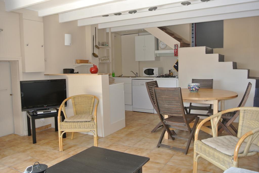 En Avignon 30133 Les Angles Apartment Les Angles  Room photo