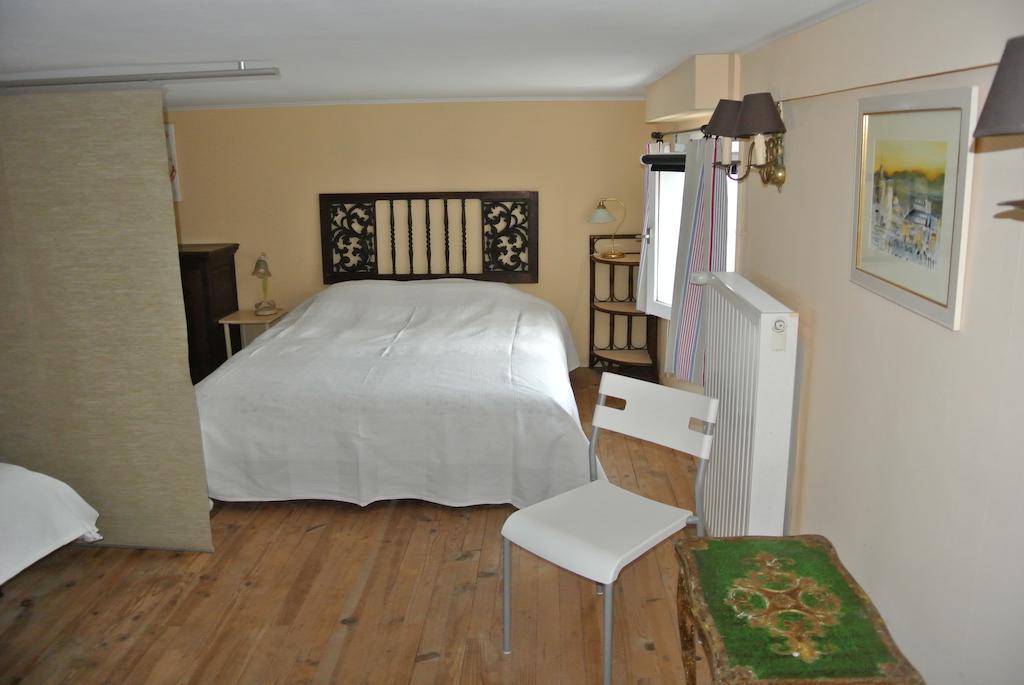 En Avignon 30133 Les Angles Apartment Les Angles  Room photo